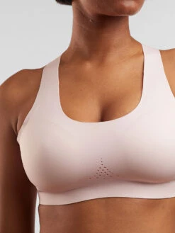 Run It All 2.0 Cross Back Sports Bra -Swimwear Store 320937 03