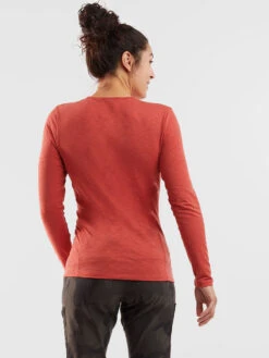 Henerala 2.0 Long Sleeve Tee - Solid 11 Henerala 2.0 Long Sleeve Tee - Solid -Swimwear Store 400935 04